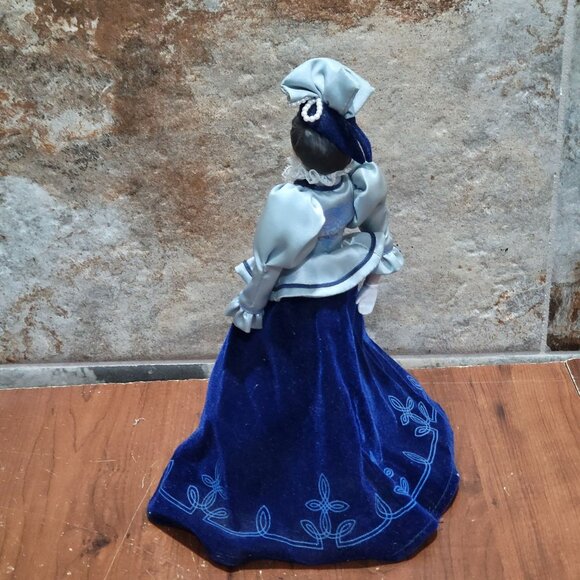 Vintage Avon Porcelain Victorian Doll 8 Inch Tall 1987 - Picture 6 of 12